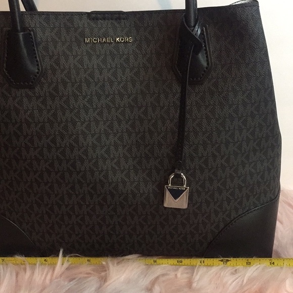 Michael Kors Mercer Gallery Snap Large Black Leather Tote - Picture 14 of 17